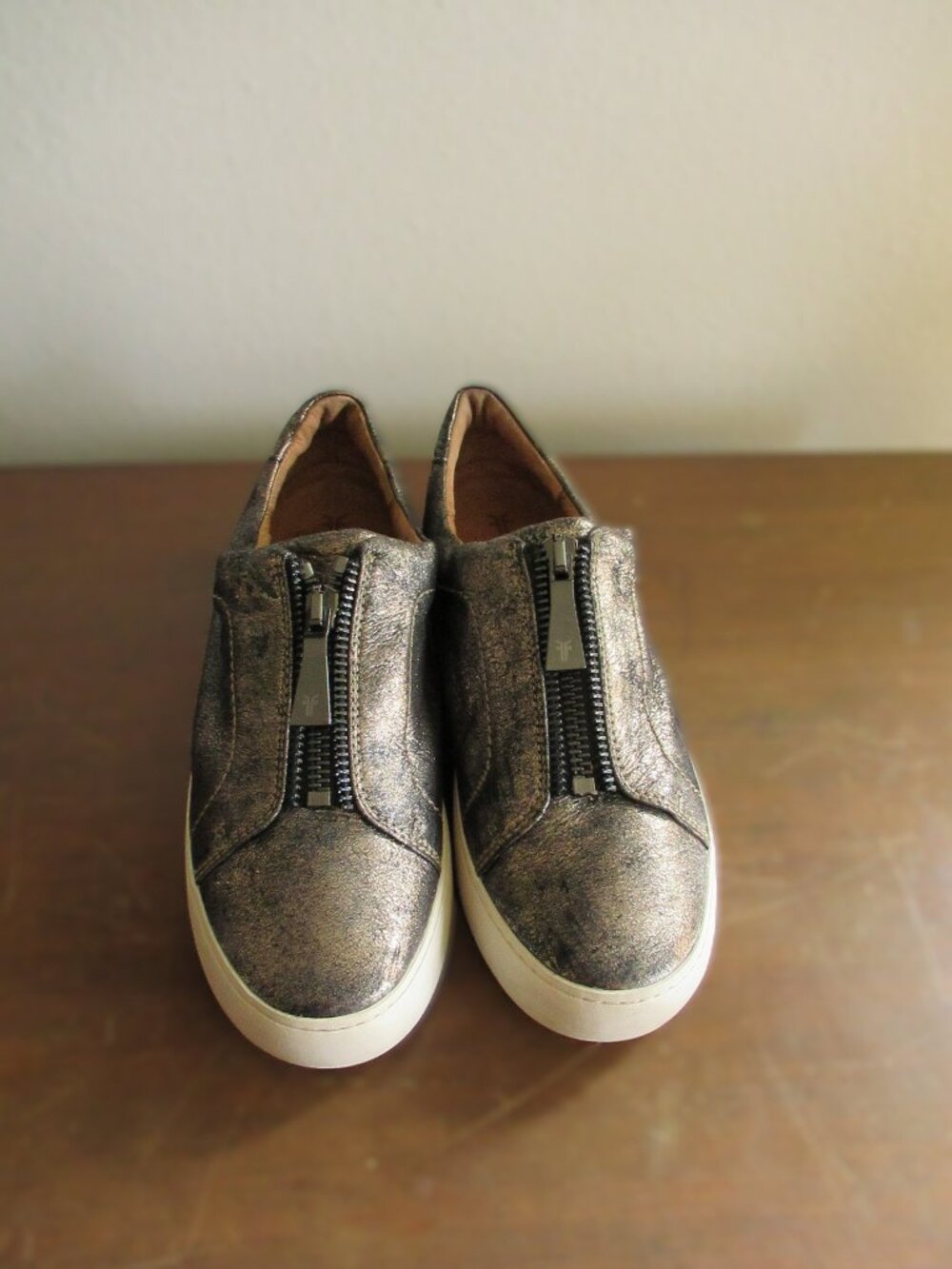 Frye Lena Zip Slip-On Sneakers Metallic Leather Bronze – Women’s 9.5